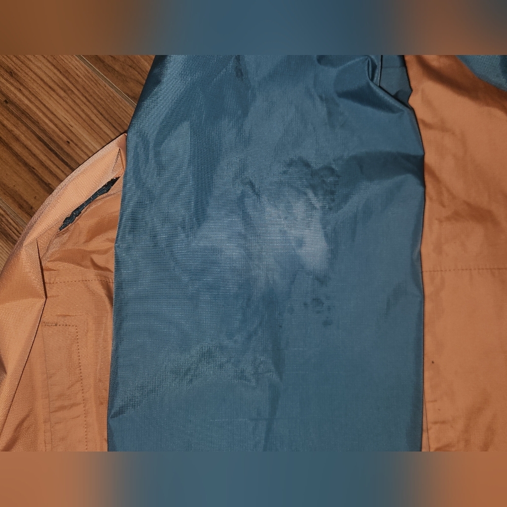Patagonia Teal and Peach Lightweight Hooded Jacket - Picture 13 of 13